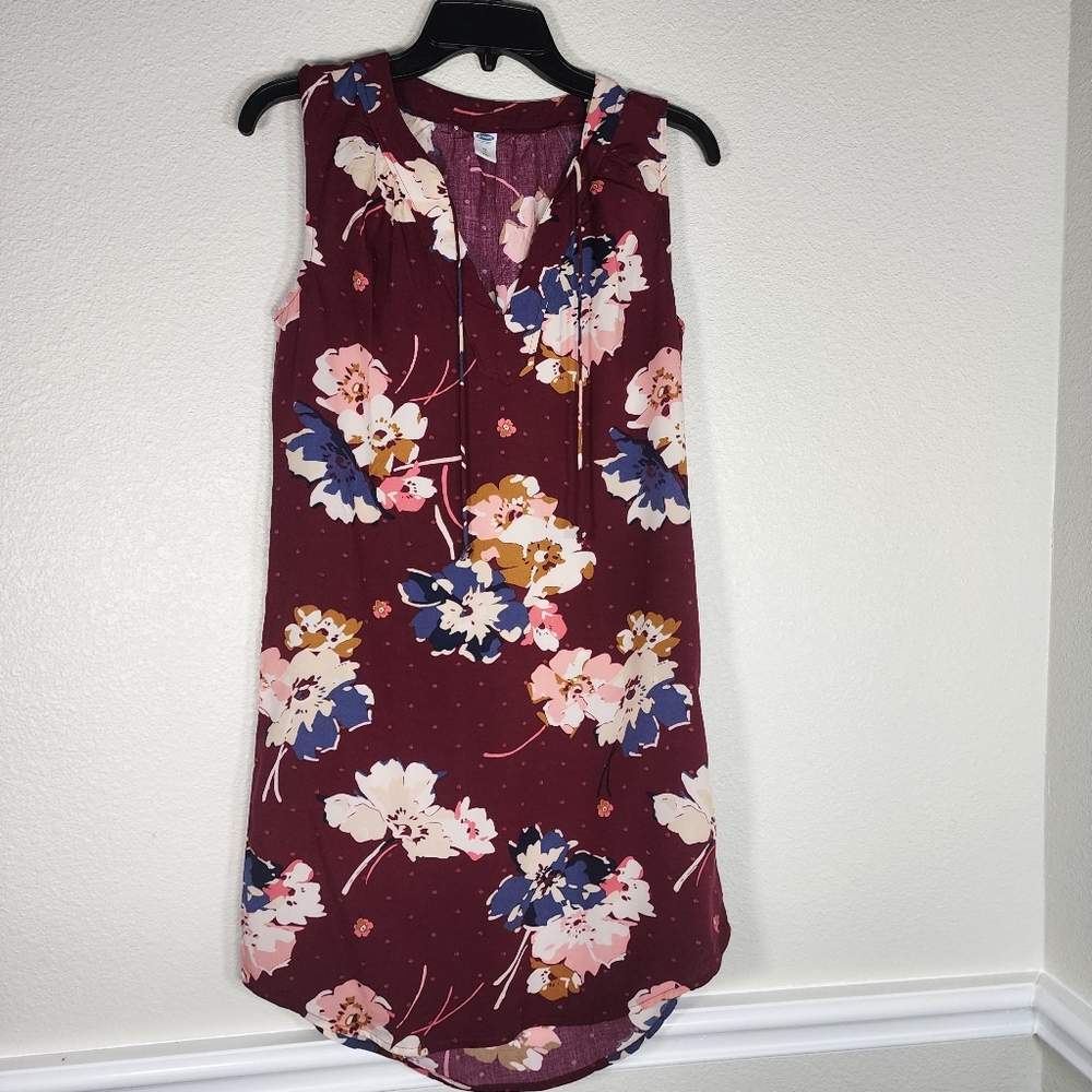 Old Navy Women Burgundy floral  Mini knee-high dress. Size  XS…